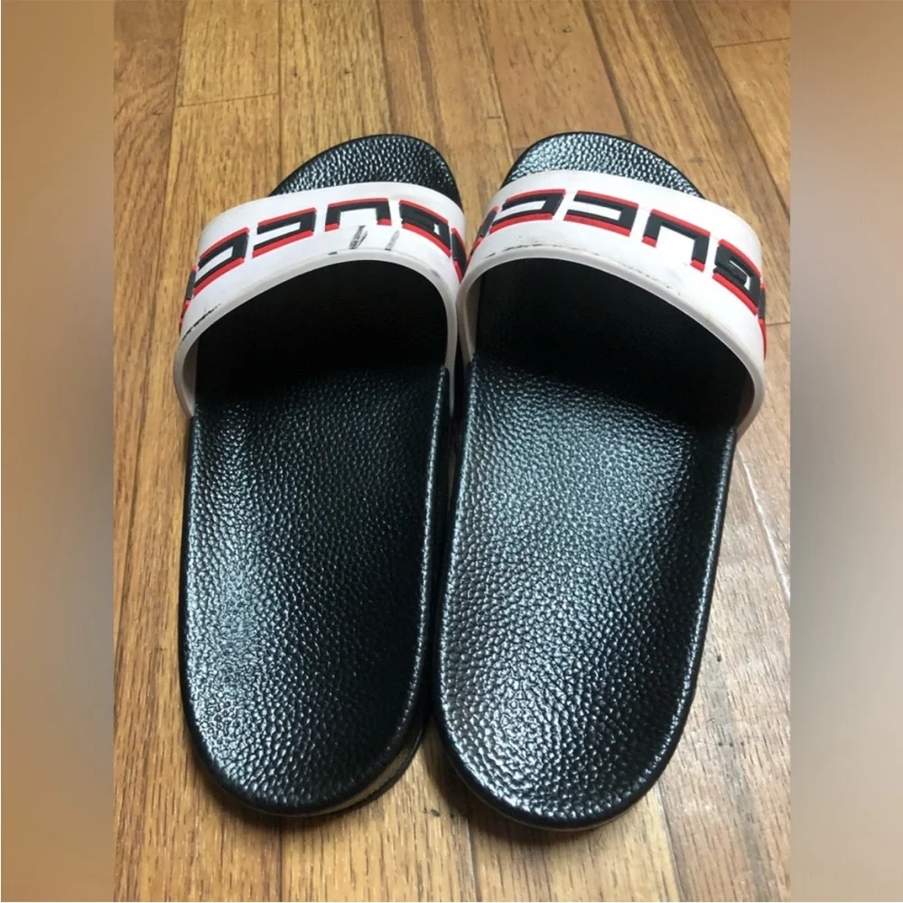 Gucci Black and White Logo Slides